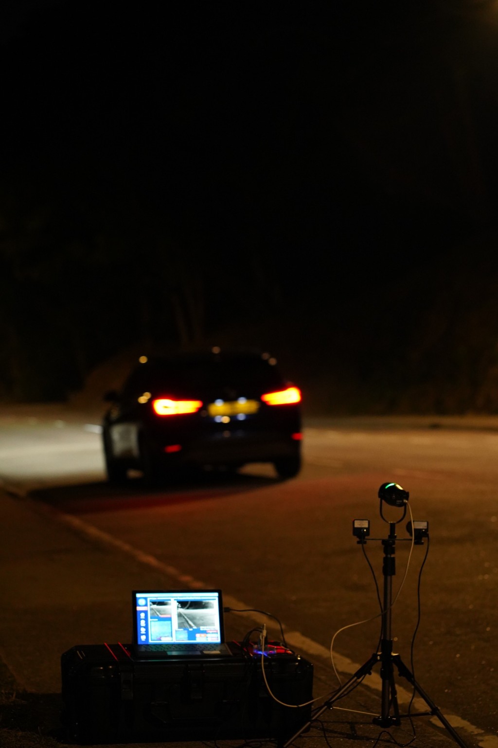 AIMER系統透過設在路旁的麥克風及鏡頭，實時記錄車輛聲音與影像，再將聲音轉化為「聲紋圖像」，並運用人工智能圖像辨識技術，快速辨識疑似非法改裝排氣喉的車輛。環保署fb