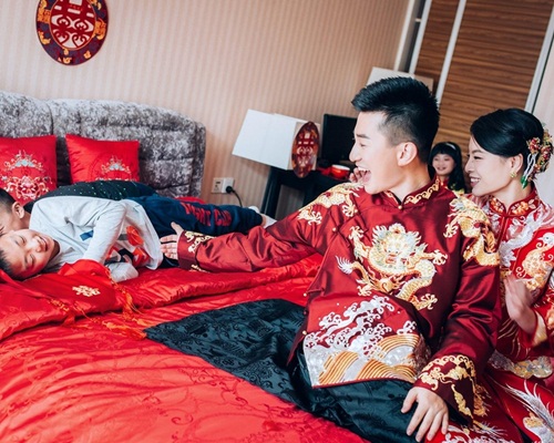 小孩子滚床