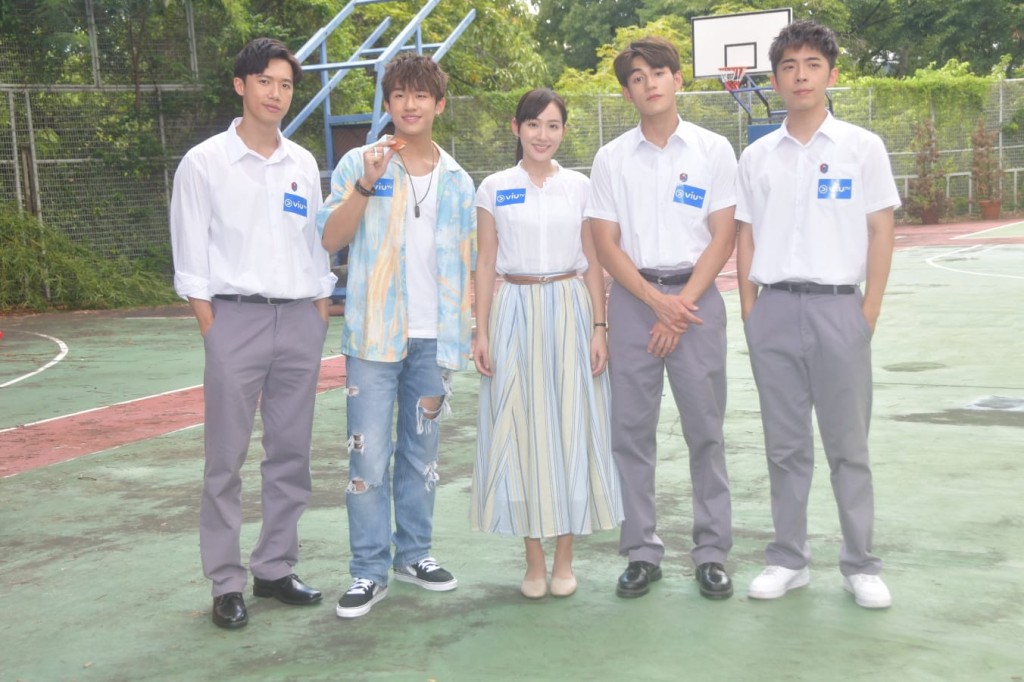 劇中一眾男演員都有游水鏡頭,吳海昕就不用。