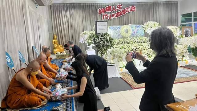 喪禮中，每晚有泰國高僧為陳銅民誦經祈福。（網上圖片）  