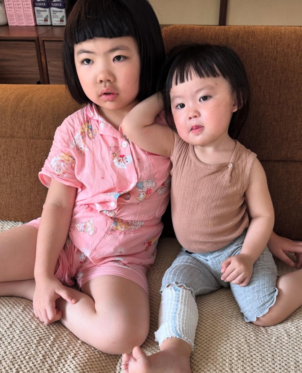 Lucy媽笑指「阿妹受傷呢幾日冇乜點郁,個人都肥咗有返個肚腩。」(圖片來源:IG@lucy.is.good) Lucy媽笑指「阿妹受傷呢幾日冇乜點郁,個人都肥咗有返個肚腩。」(圖片來源:IG@lucy.is.good)