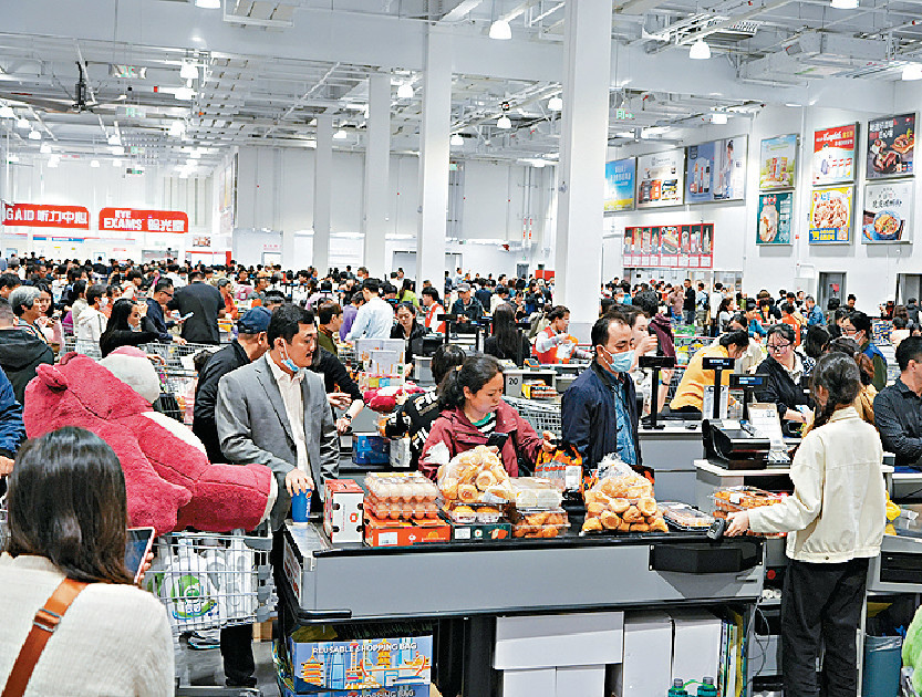 ■最新內地倉儲式超市瘋搶貨品掀起熱潮，正好用以闡述5G喺賦能倉庫管理及促進零售業數碼化的強勁優勢。
