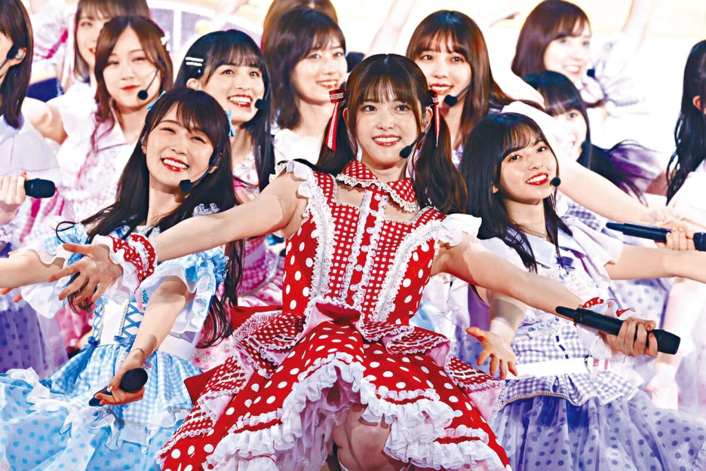 松村沙友理前晚舉行畢業演唱會，與隊友合唱30首歌曲。