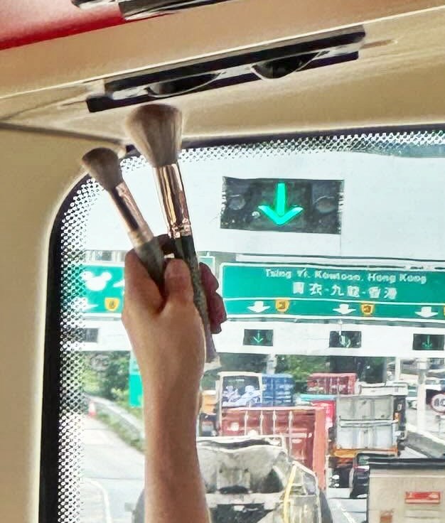 •網民甲：個冷氣槽勁污糟；  樓主：是⋯⋯。Threads截圖