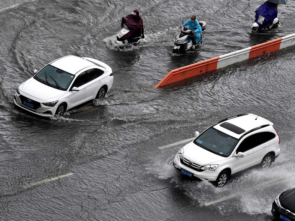 鄭州降雨量一度達到一小時201.9毫米。新華社相片