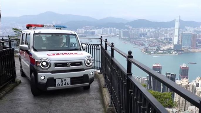 小型巡邏車，一部在長洲，一部在山頂。