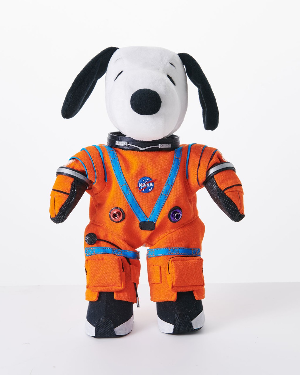 NASA更特别为史努比设计了太空装，号称和太空人穿的材质一模一样。AP资料图片