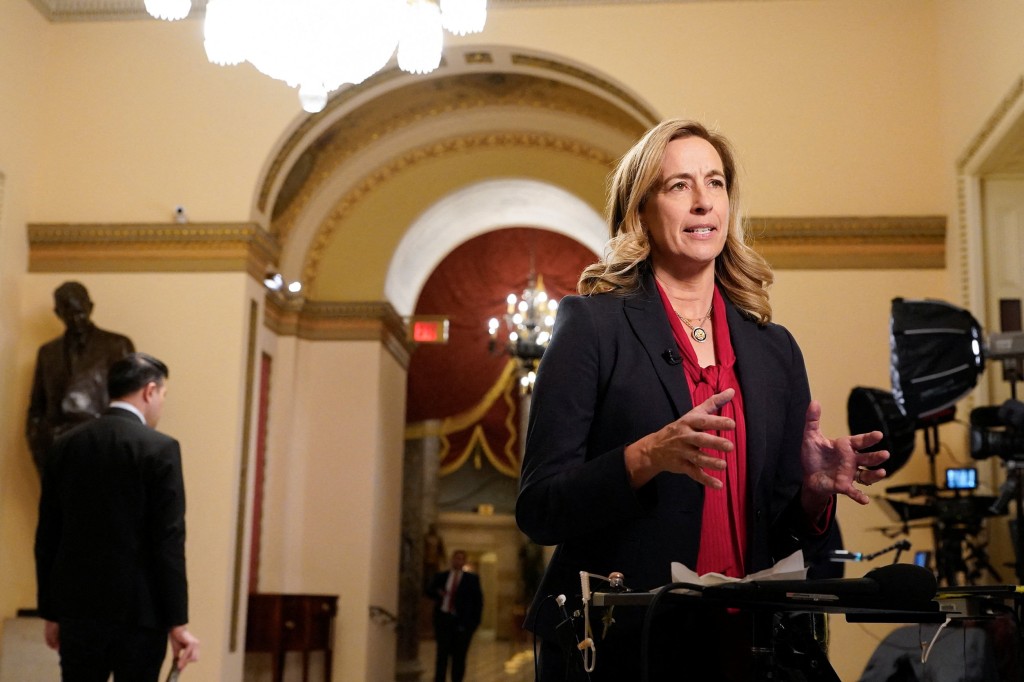 議員接受電視採訪。路透社