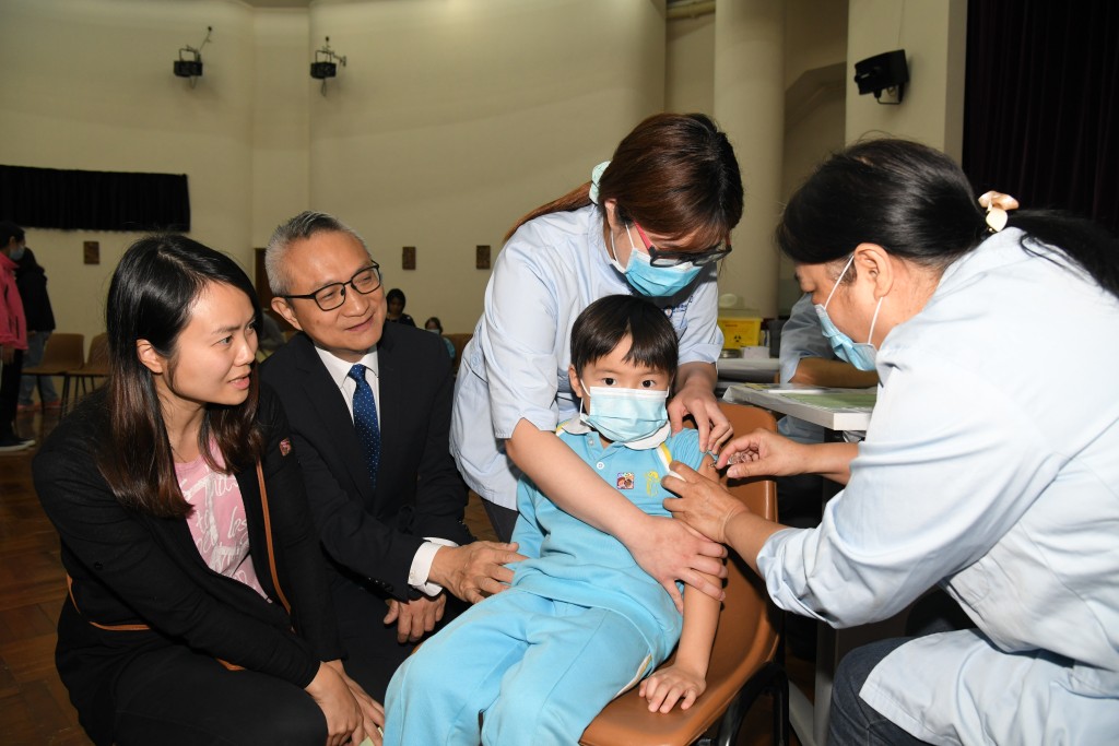儿科医学组织指不少家长倾向选用喷鼻式减活流感疫苗。资料图片
