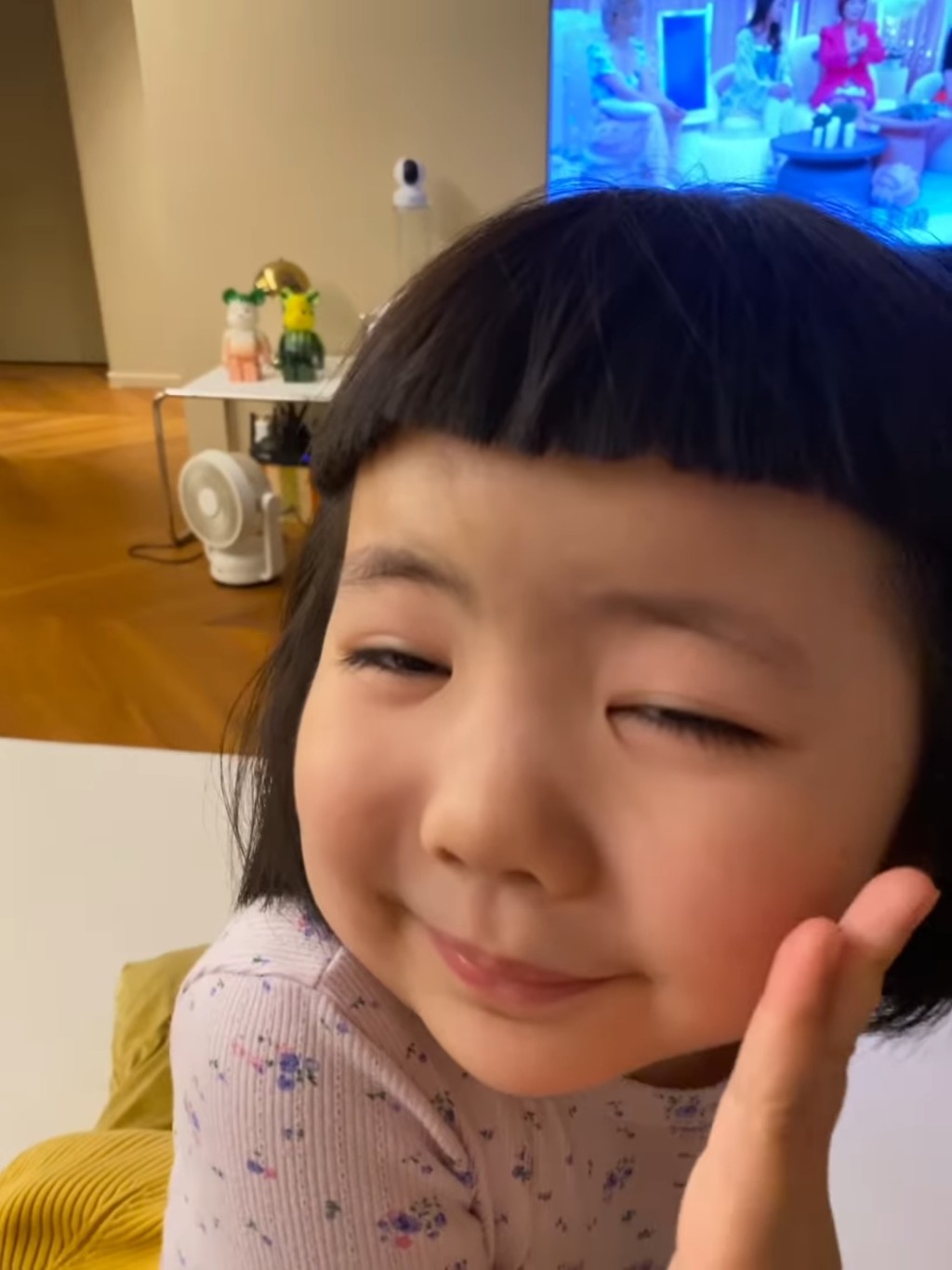 網民指Lucy發生家居意外，為何其母仍笑得出，梁志瑩昨日即再分享Lucy的最新影片。