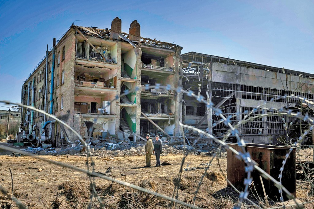 位于基辅市郊的Zhuliany Vizar机器制造厂遭俄军导弹袭击。