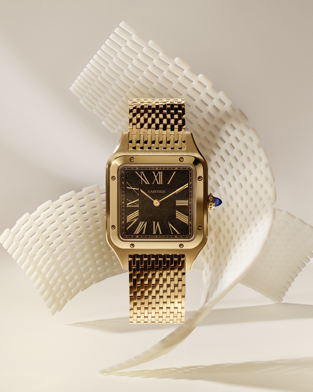 Cartier Santos-Dumont / 錶殼:43.5×31.4mm黃金 / 機芯:430 MC型手上鏈 / 售價:$386,000。 Cartier Santos-Dumont / 錶殼:43.5×31.4mm黃金 / 機芯:430 MC型手上鏈 / 售價:$386,000。