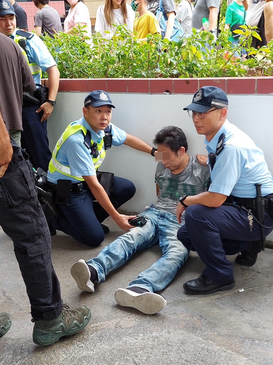 男子涉店舖盜竊被捕。fb：香港突發事故報料區及討論區
