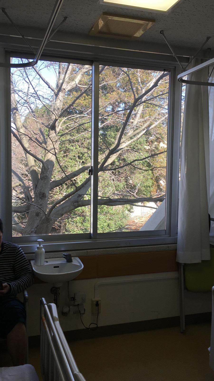 醫院病房。