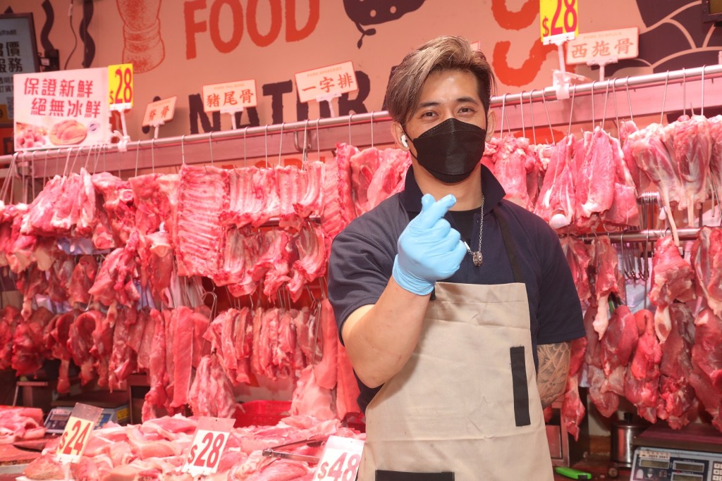 網民兒子受到「荃灣豬肉檔AK」劉宋威啓發，作文《我的志願》填豬肉切割員。資料圖片