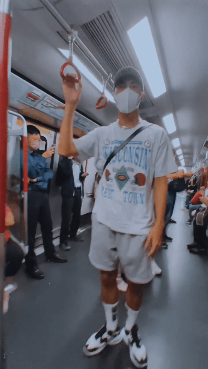 「肉兔男」原來曾在港鐵站車廂晒其妖味舞步，並將影片上載其社交平台。