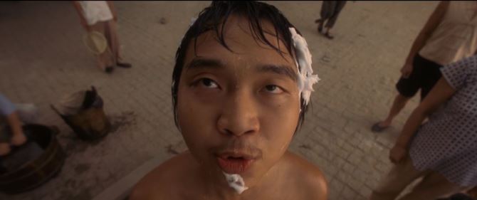 外界認為，上海隆昌公寓是周星馳《功夫》豬籠城寨原型。《功夫》劇照