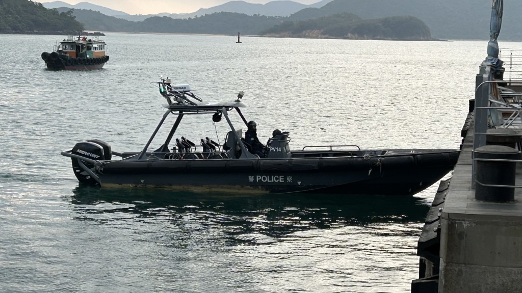 西貢新公眾碼頭對開發現浮屍，當場證實不治。蔡楚輝攝