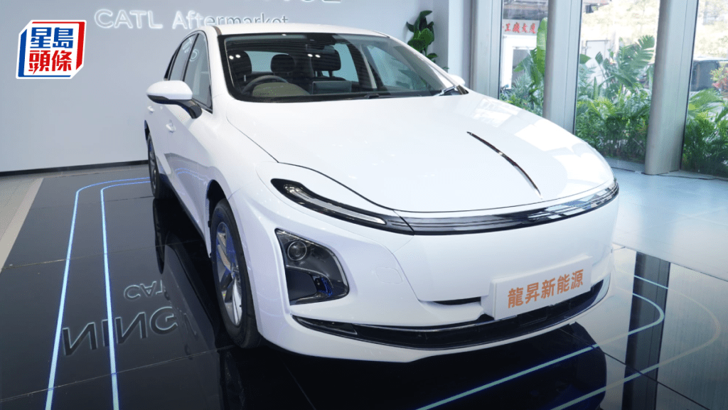 龍昇夥寧德等右軚換電的士「紅旗E-QM5」明年到港 全車盛惠28.8萬元 99秒極速換電