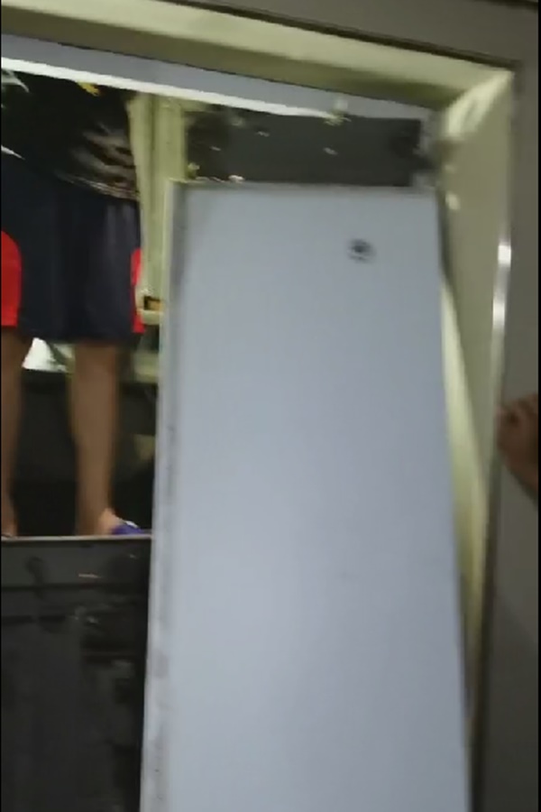 4人需從升降機爬出。網圖