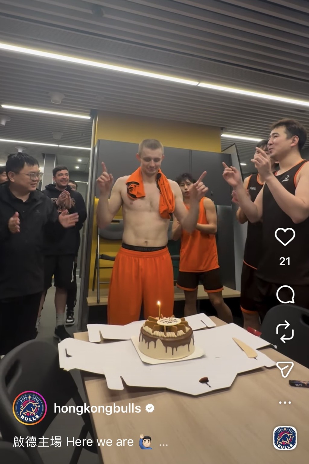 隊友為厄特爾二世準備的蛋糕拍面驚喜。香港金牛ins截圖