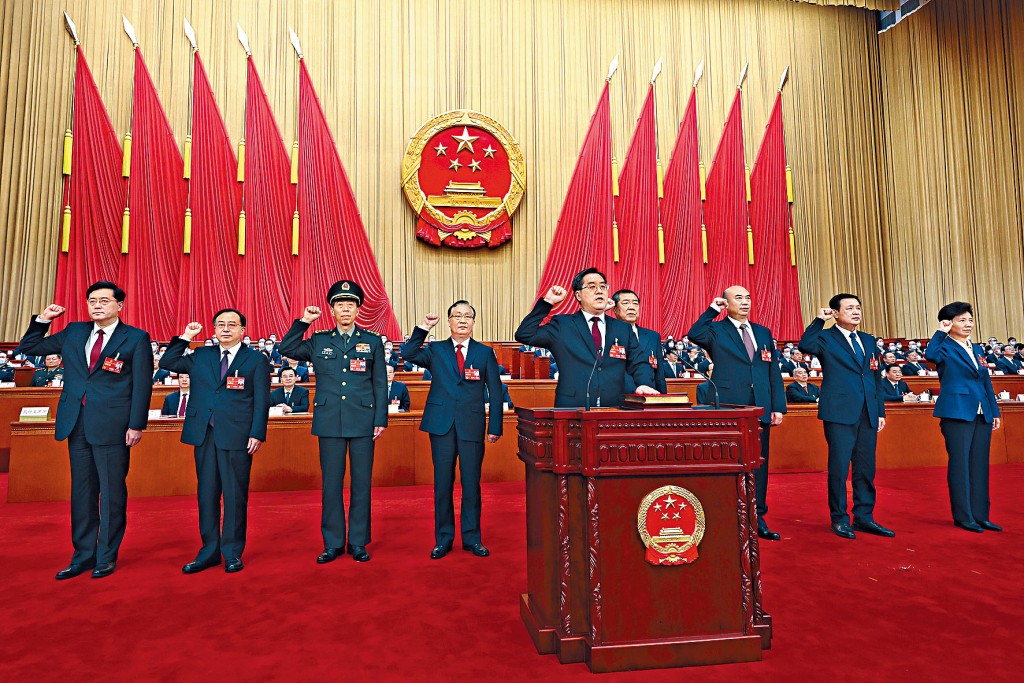 新一屆國務院內閣成員昨天正式誕生,出任第一副總理的丁薛祥帶領宣誓。