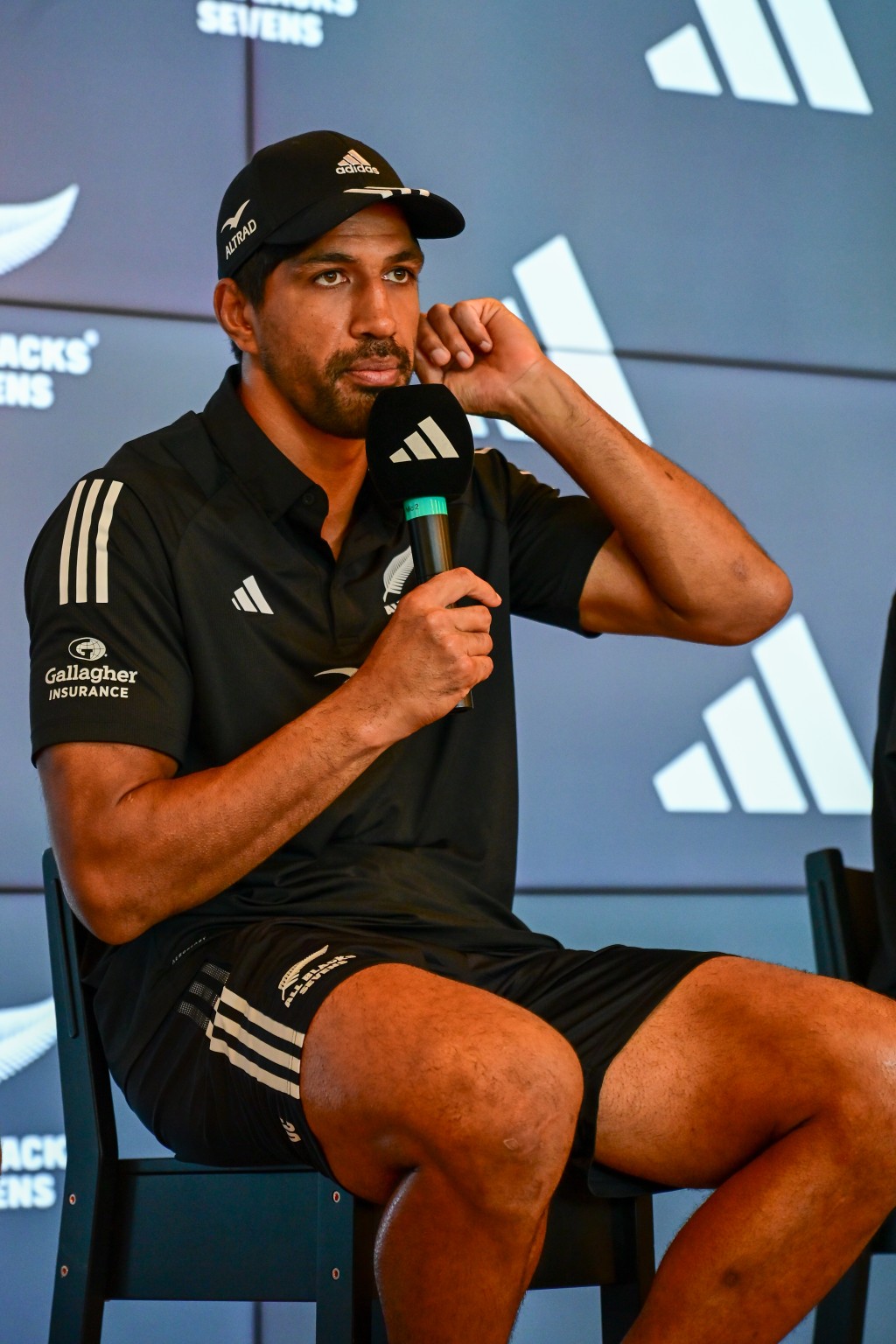 迪倫高里爾坦言這件黑色球衣本身就代表了肩負的壓力，但這種壓力是一種榮幸。攝影：魏國謙