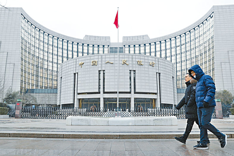 知情人士稱,人民銀行本月告知部分商業銀行,要控制新增貸款規模,避免以過快的速度發行新貸款。