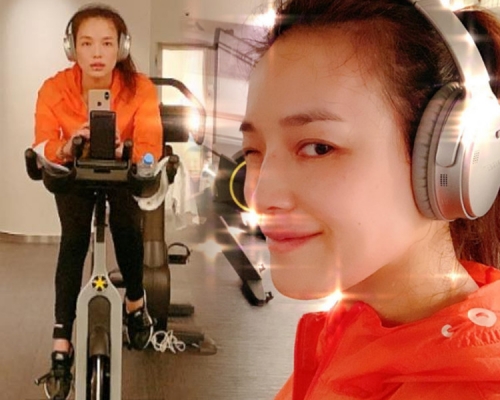 舒淇邊聽音樂邊做運動。ig