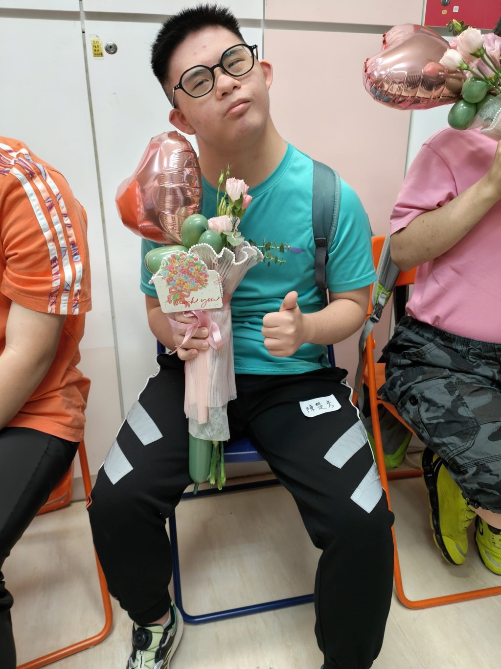 今年母親節,楚彥向媽媽林燕送贈鮮花與氣球。受訪者提供 今年母親節,楚彥向媽媽林燕送贈鮮花與氣球。受訪者提供