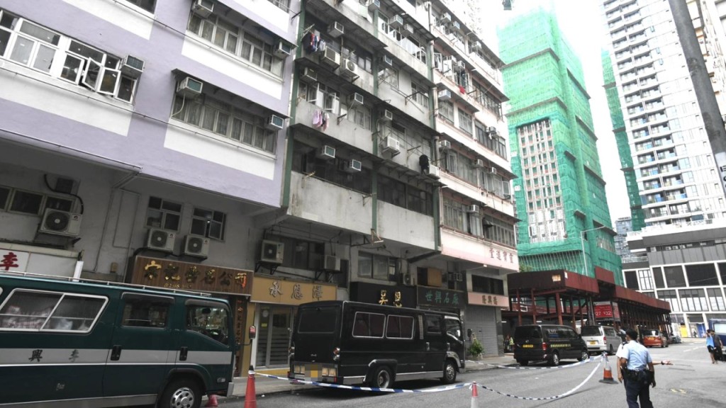 紅磡曲街男子高處墮下 壓中靈車傷重不治