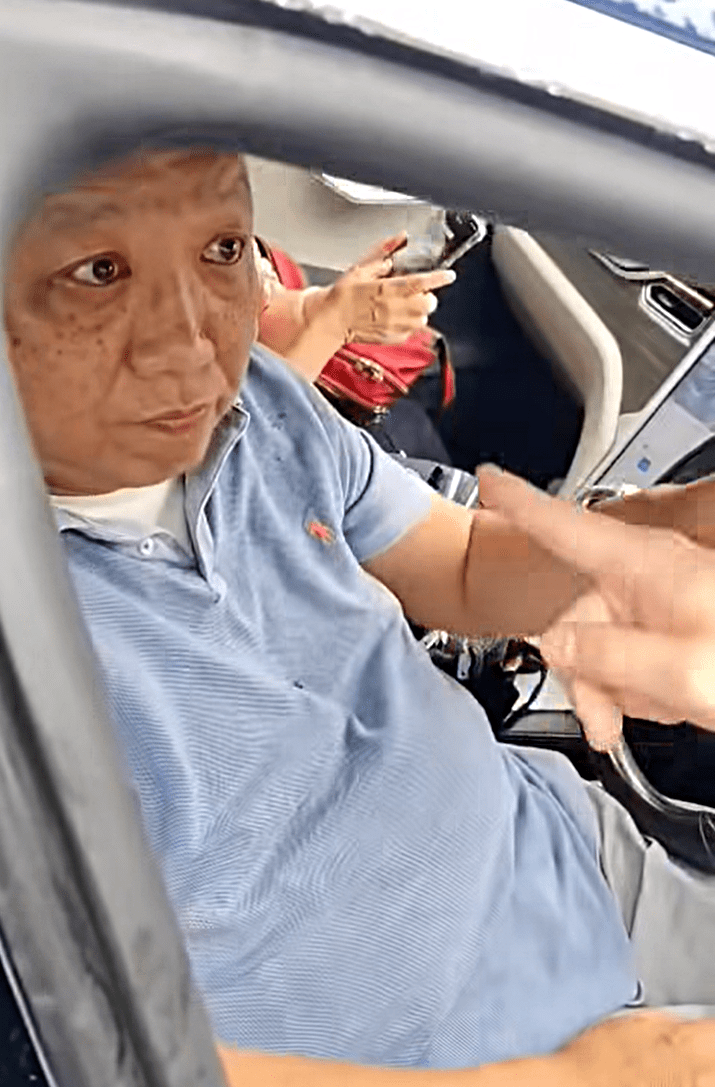 崔老闆與村民理論。fb：盡在元朗