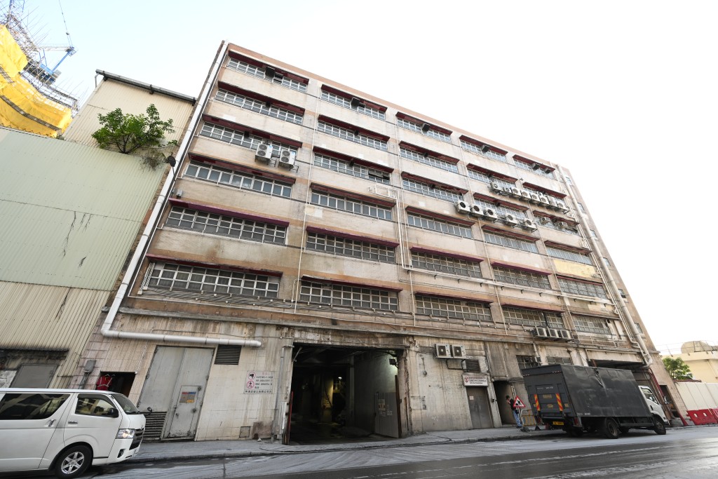 華潤置地旗下公司併購的油塘華東貨倉，申請放寬密度及高限獲規劃署不反對。