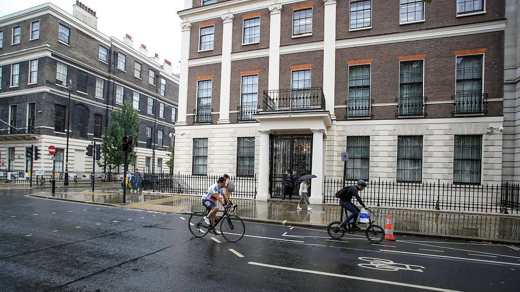 倫敦波特蘭大街49號中國駐倫敦大使館現址。