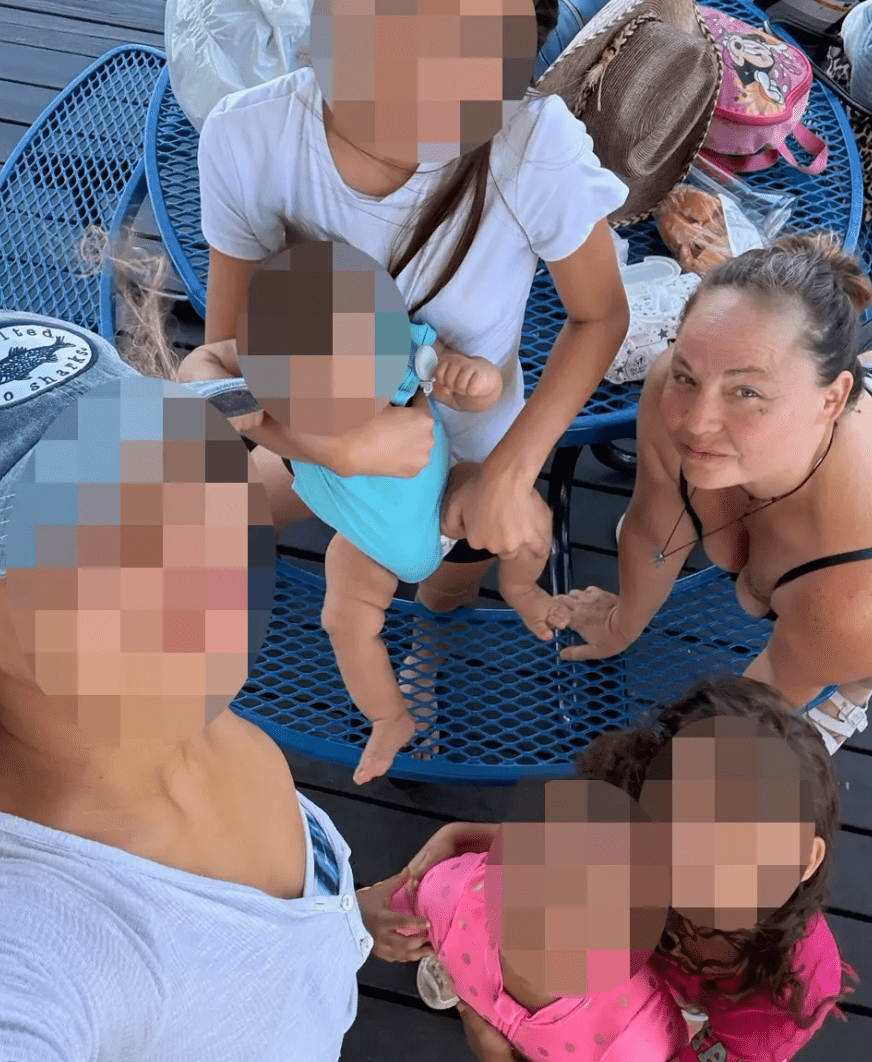 坎德拉里亚和她的孩子。gofundme