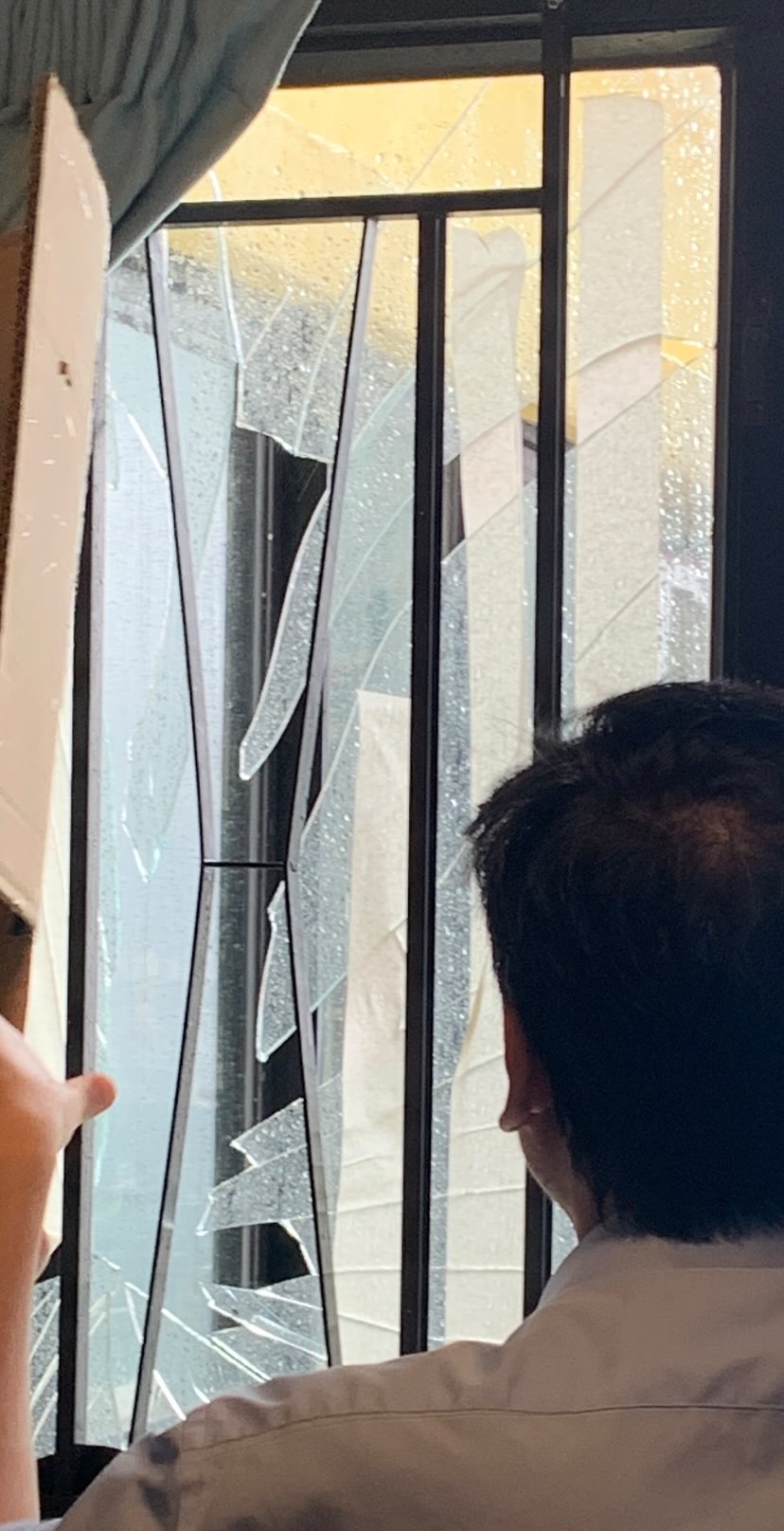 玻璃窗亦被吹爆 玻璃窗亦被吹爆