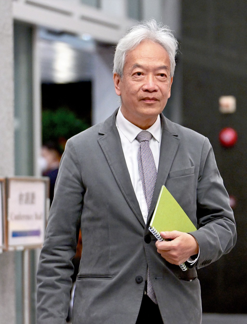 對於員工拿走下欄食物，香港餐飲聯業協會會長黃家和表示，很難判斷是否普遍，建議老闆和員工要事先溝通。(資料相片)
