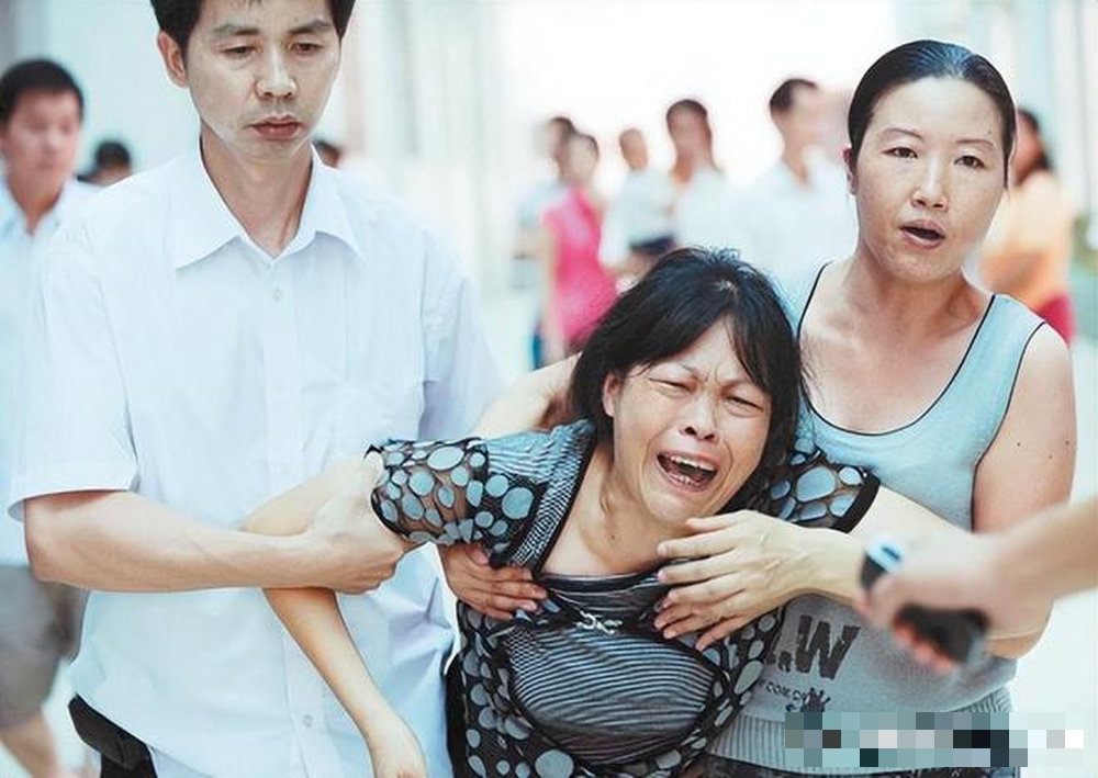 傷心欲絕的遇難者家屬。