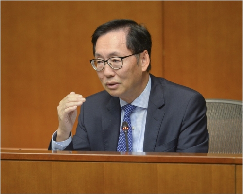 陳健波認為填海最能直接解決香港土地短缺問題。