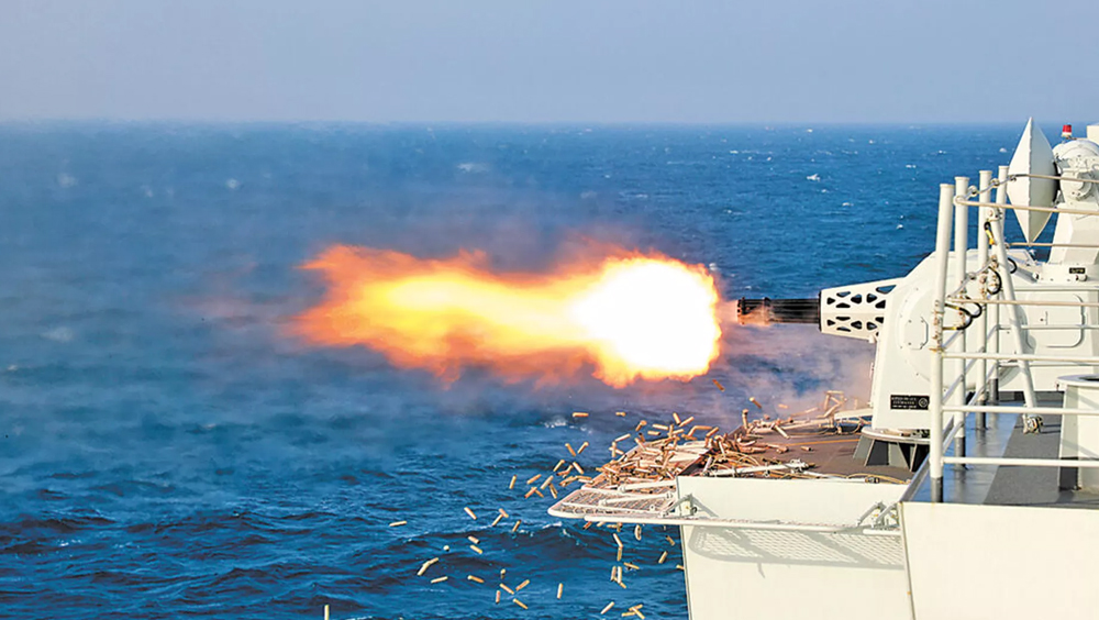 东南沿海解放军的实弹射击训练。