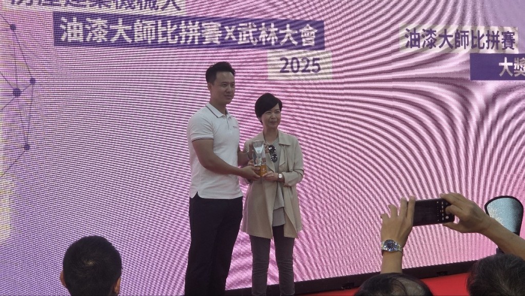比賽最後由博智林(香港)建造技術有限公司(見圖),及蔚建科技香港有限公司的油漆機械人奪得雙冠軍。 比賽最後由博智林(香港)建造技術有限公司(見圖),及蔚建科技香港有限公司的油漆機械人奪得雙冠軍。