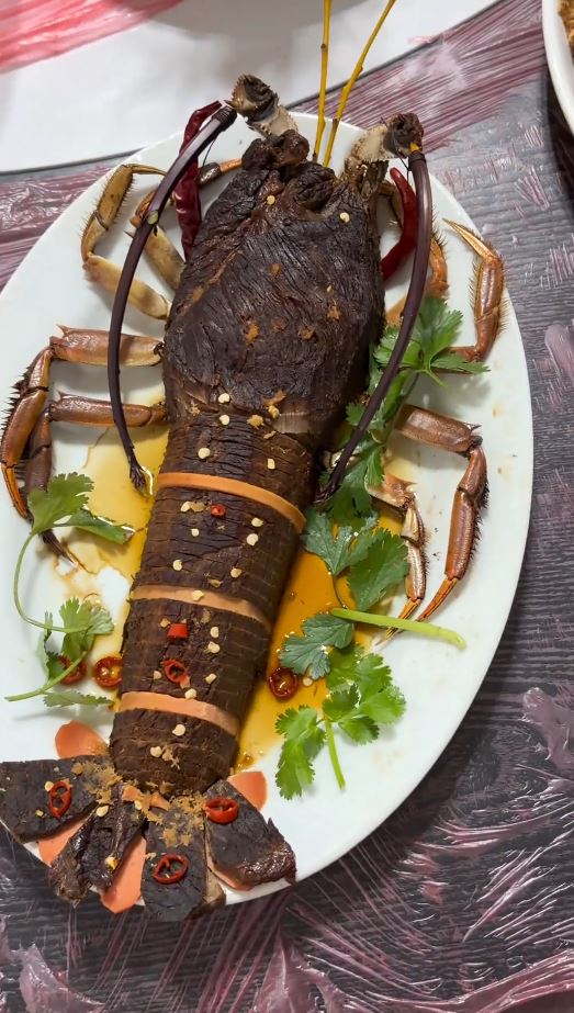 湖南有民众的年夜饭以“奇珍异兽”做主题，大获好评。抖音