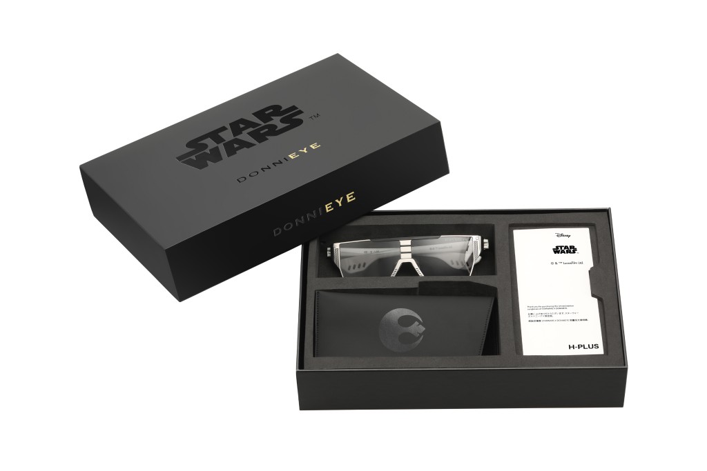 配備《星球大戰》專屬禮盒, 以人造皮革手工編制成的眼鏡套, 別具收藏感。