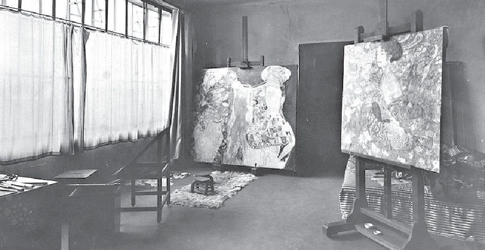 ■克林姆喺佢離世前一年創作《持扇的女子》，遺作置於畫架。
