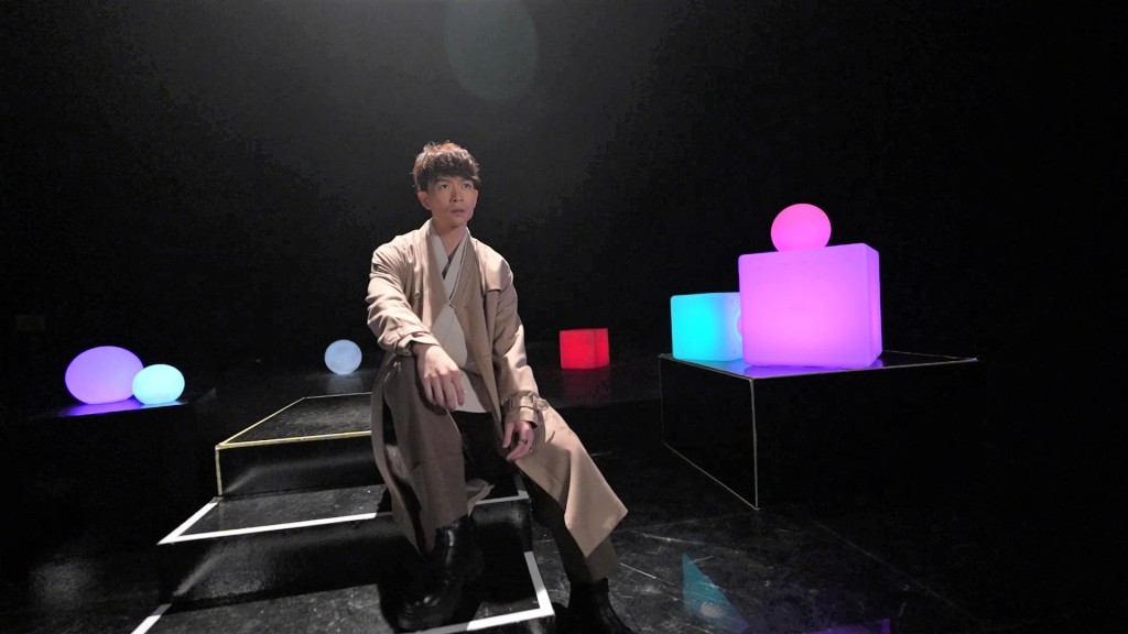 周志康在《中年好聲音4》「人生之歌」舞台上,深情獻唱張衛健的歌曲〈身體健康〉。 周志康在《中年好聲音4》「人生之歌」舞台上,深情獻唱張衛健的歌曲〈身體健康〉。