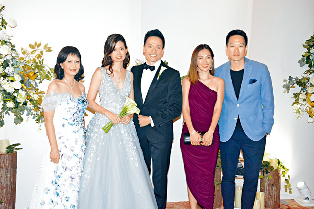 ■陳智燊與宋熙年（右一、二）到賀蘇頌輝的喜宴。