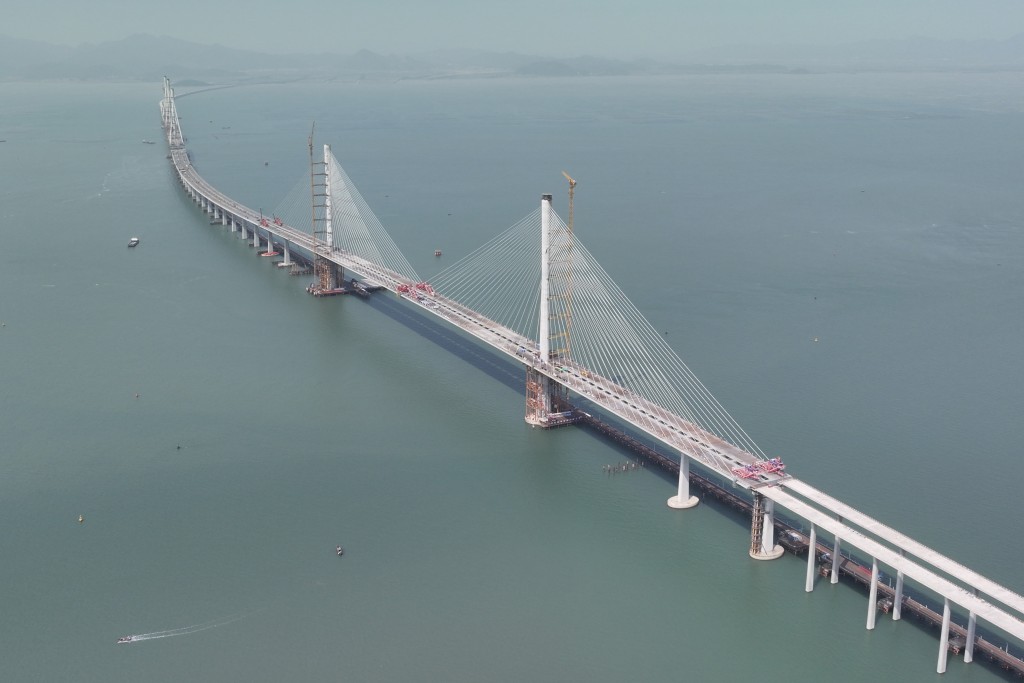 港珠澳大桥西延线黄茅海跨海通道全线贯通。新华社