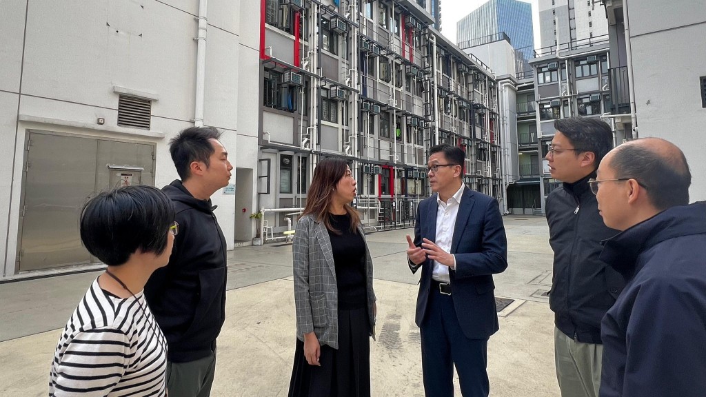 大埔宏福苑五级火｜孙东探访启德过渡性房屋 了解入住情况及善后安排 创新科技及工业局FB