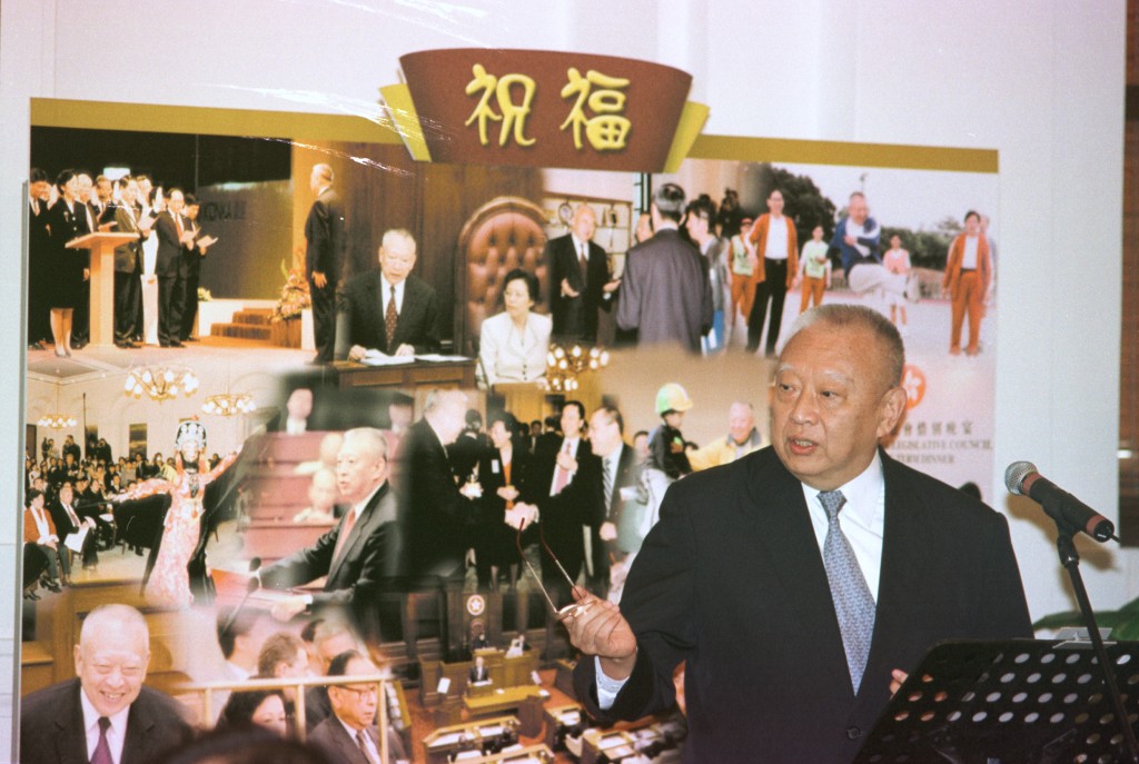 董建華。 董建華。