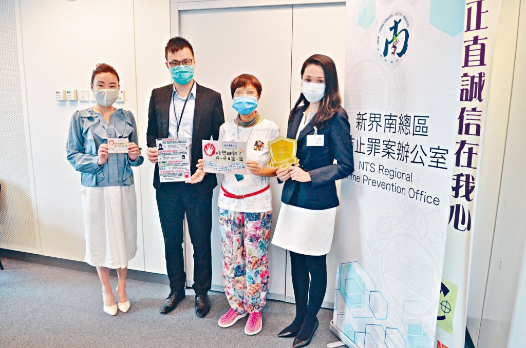 ■電話騙案受害人（右二）講述二十四小時被騙經過。